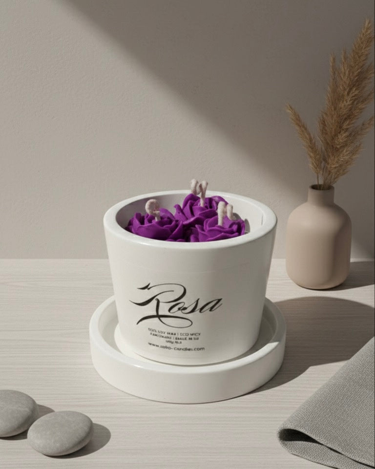 Рози от соев восък в керамична чаша с чинийка