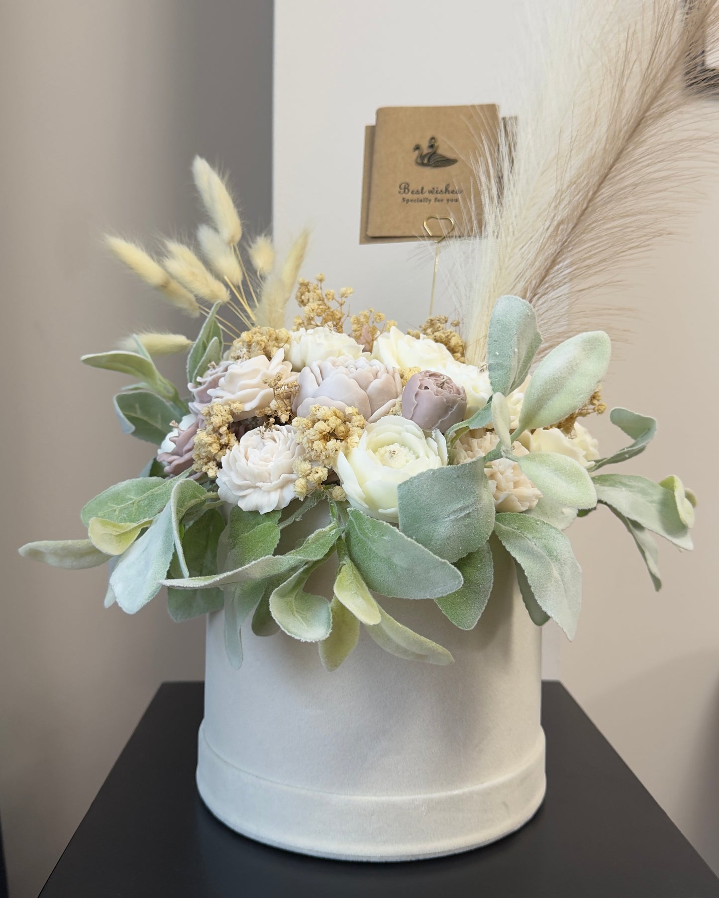 Букет от свещи в кадифена кутия - Бежов