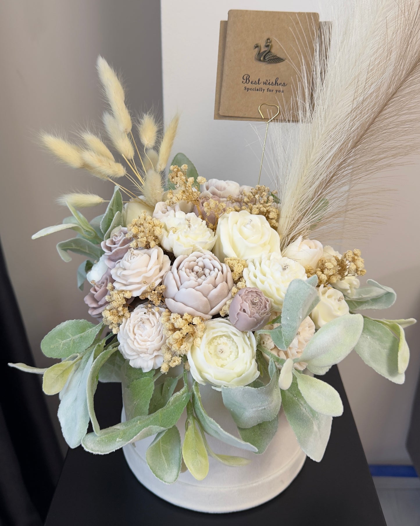 Букет от свещи в кадифена кутия - Бежов