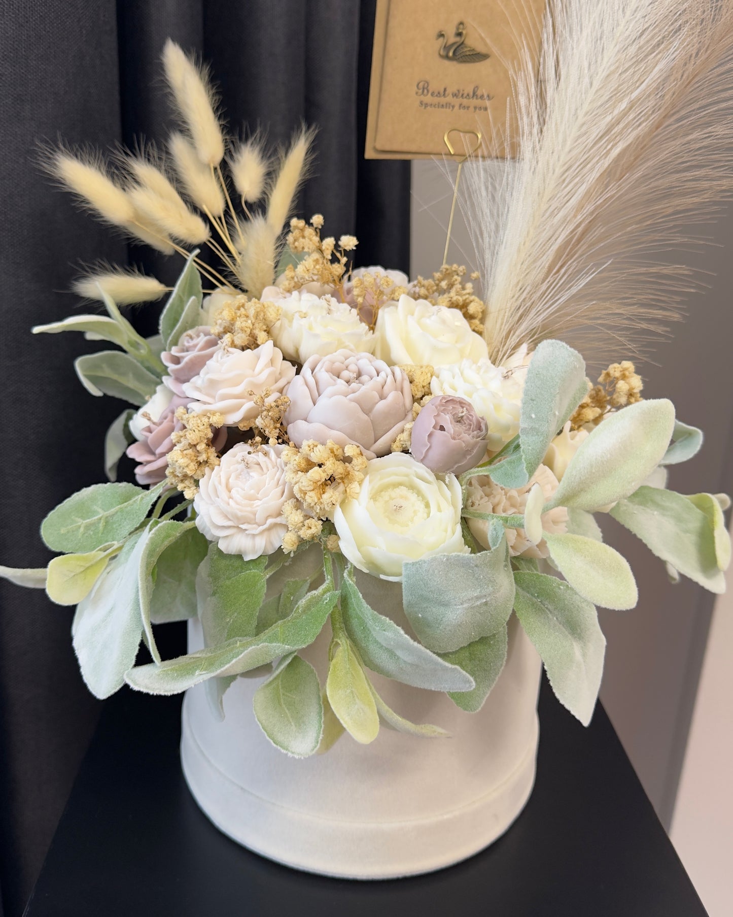 Букет от свещи в кадифена кутия - Бежов