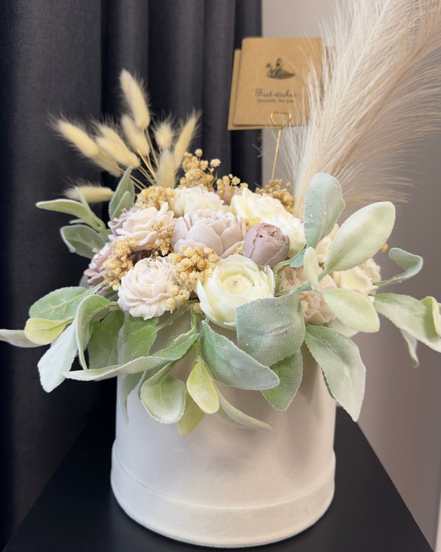 Букет от свещи в кадифена кутия - Бежов