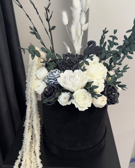 Букет от свещи в кадифена кутия - Черен
