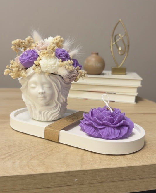 Керамичен декор със соеви свещи - Ваза с рози и божур