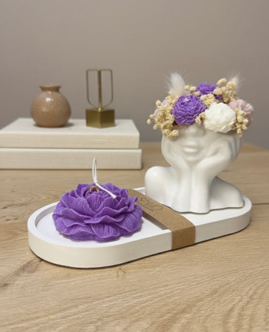 Керамичен декор със соеви свещи - Ваза с рози и божур