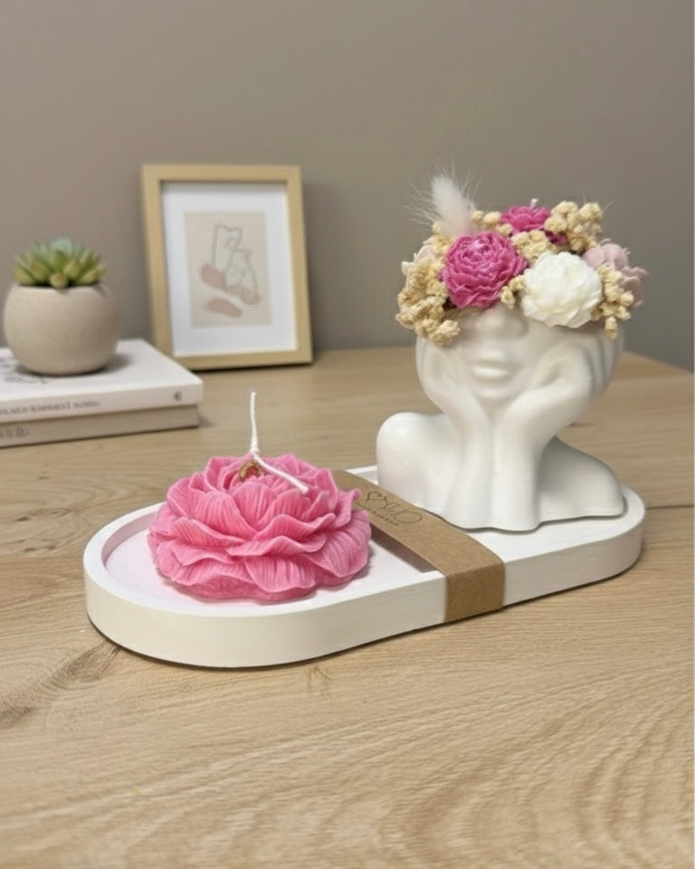 Керамичен декор със соеви свещи - Ваза с рози и божур