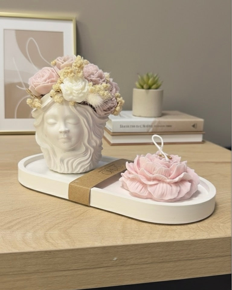 Керамичен декор със соеви свещи - Ваза с рози и божур