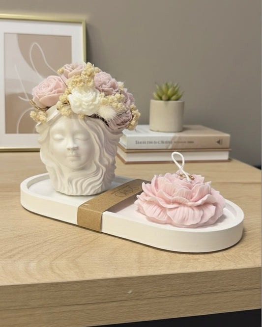 Керамичен декор със соеви свещи - Ваза с рози и божур